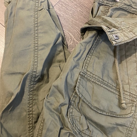 BNWOT Hollister cargo pants - Picture 2 of 3